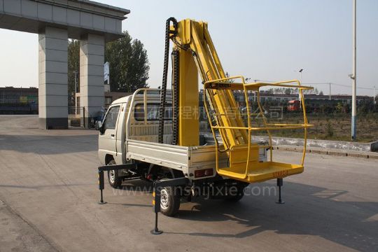 點(diǎn)擊查看詳細(xì)信息<br>標(biāo)題：小型電動(dòng)高空作業(yè)車 閱讀次數(shù)：3592