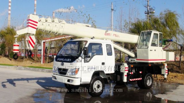 點(diǎn)擊查看詳細(xì)信息<br>標(biāo)題：8噸汽車吊 閱讀次數(shù)：3351