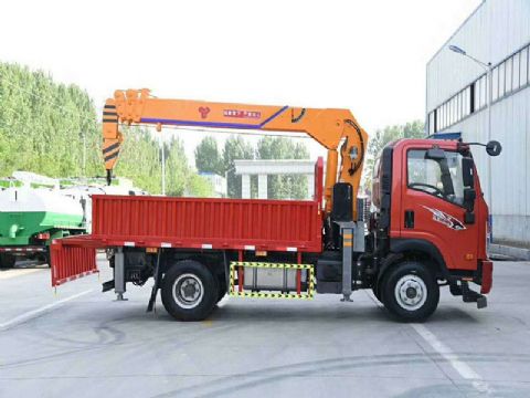 點擊查看詳細信息<br>標題：4噸重汽王牌隨車吊 閱讀次數(shù)：2324