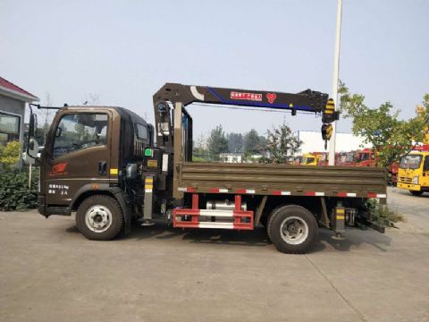 點擊查看詳細信息<br>標題：4噸重汽豪沃隨車吊 閱讀次數(shù)：2319