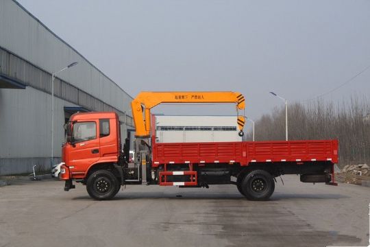 點(diǎn)擊查看詳細(xì)信息<br>標(biāo)題：6.3噸東風(fēng)180馬力隨車吊 閱讀次數(shù)：2012